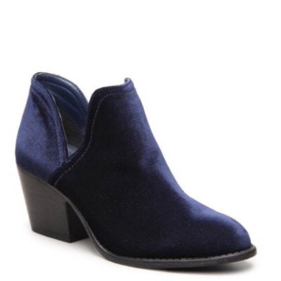 Steve Madden Shoes - Steve Madden Adelphv Velvet Booties in Blue EUC
